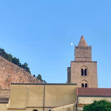 Maison Odile 4* צ'פאלו